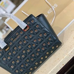 Micheal Kors purse